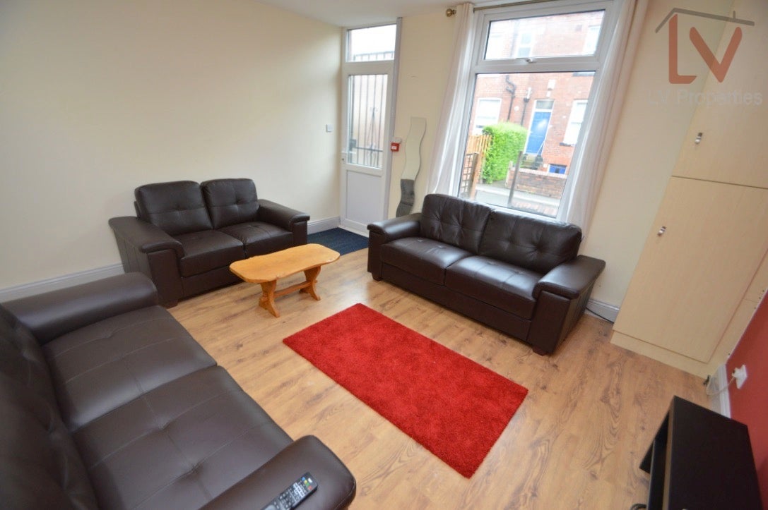 Flat Langdale Terrace in Leeds