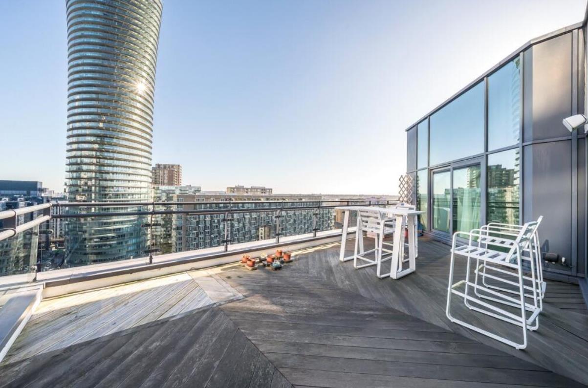 Flat Millharbour in Greater London
