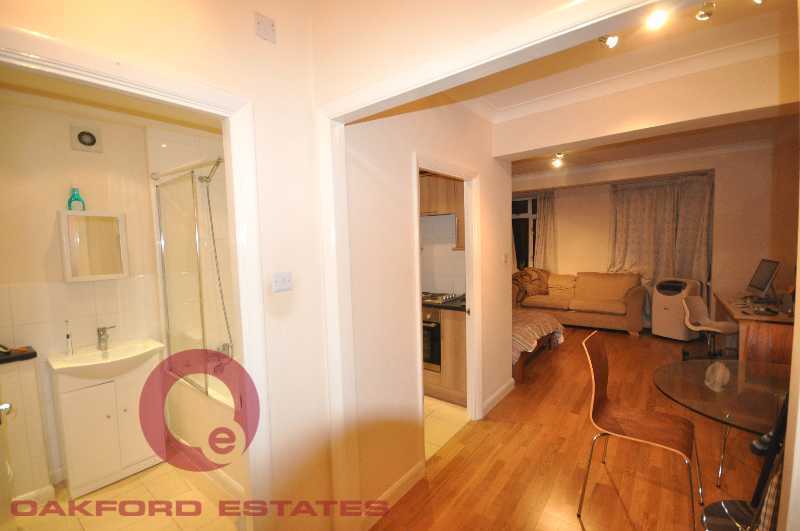 Flat Euston Road in Greater London