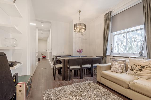 Flat Linden Gardens in Greater London