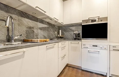 Flat Linden Gardens in Greater London