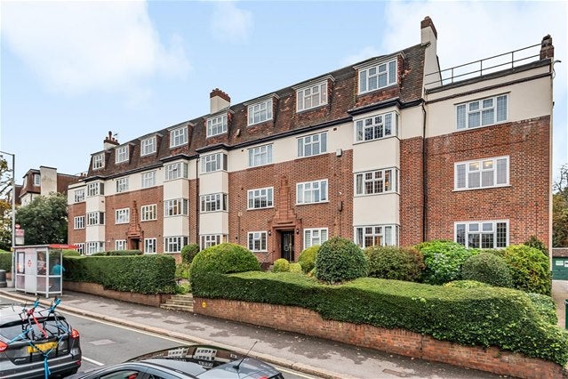 Flat St. Mark's Hill in Greater London