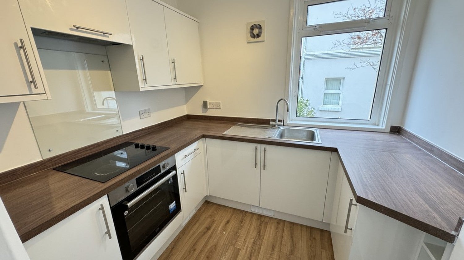Flat The Crescent in Westbury