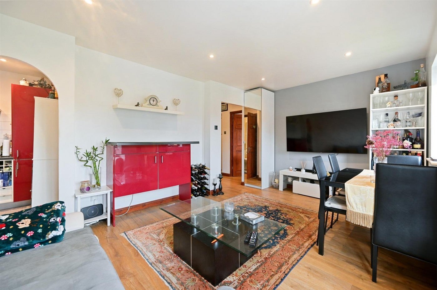 Flat Woodvale Way in Greater London