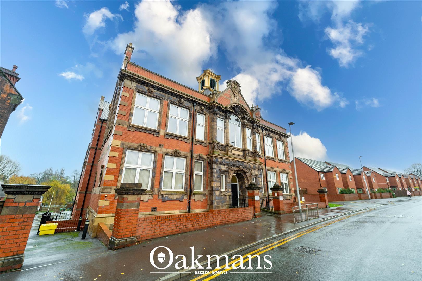 Flat Crocketts Lane in Sandwell