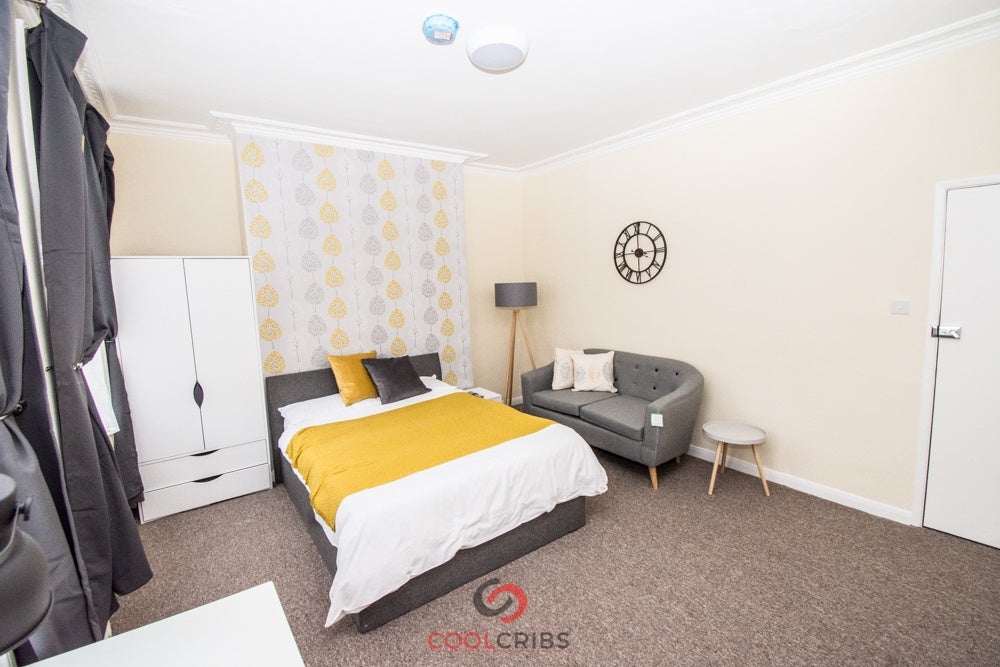 Room Sale Place in City of Westminster