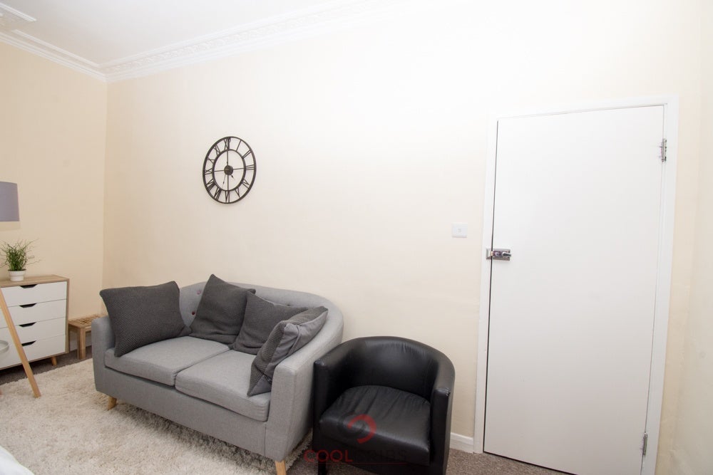 Room Sale Place in City of Westminster