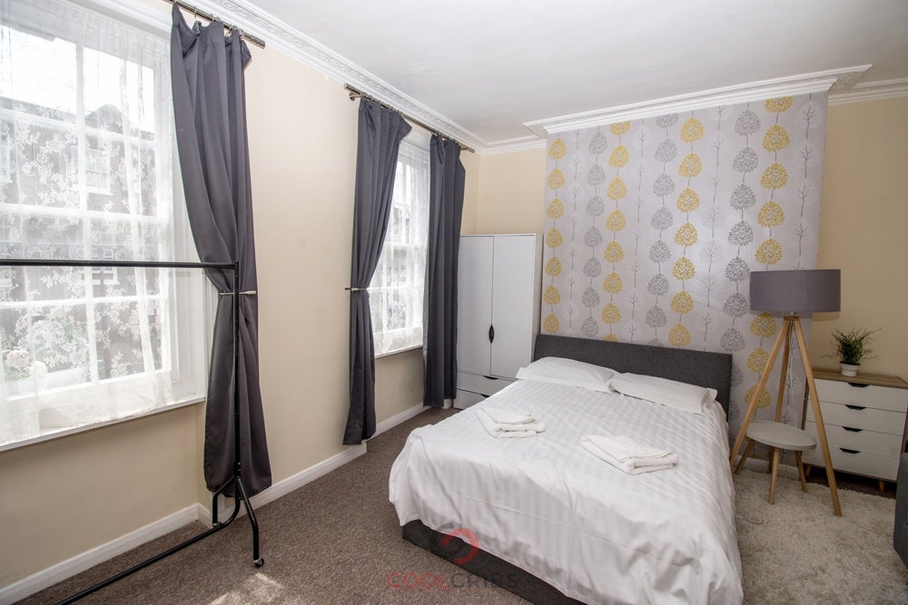 Room Sale Place in City of Westminster