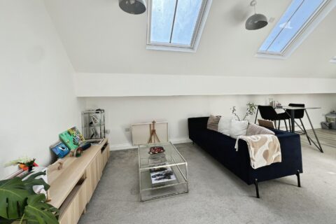 Flat Northbrook Crescent in Basingstoke and Deane