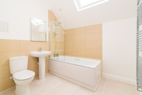 Flat Northbrook Crescent in Basingstoke and Deane