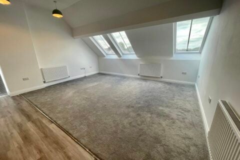 Flat Northbrook Crescent in Basingstoke and Deane