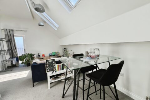 Flat Northbrook Crescent in Basingstoke and Deane