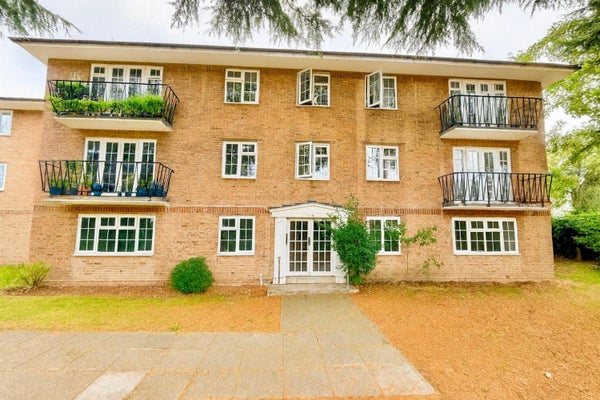Flat Marian Court in London Borough of Sutton