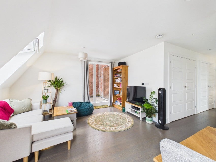 Flat Sycamore Road in Amersham