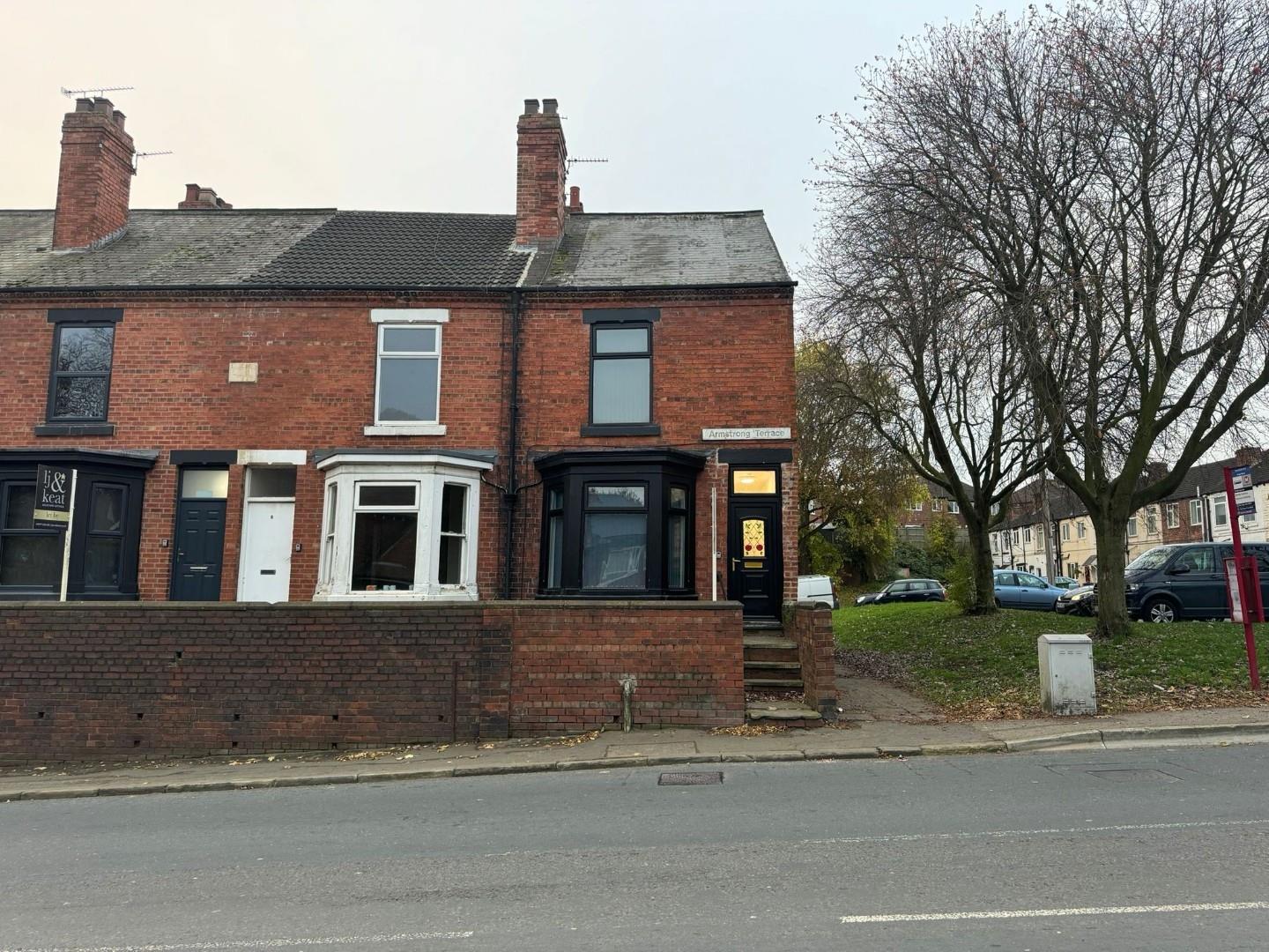 Flat Armstrong Terrace in Wakefield