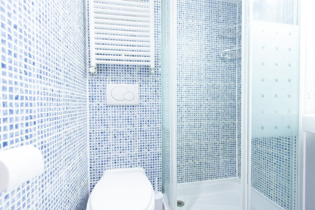 Flat Penywern Road in Greater London