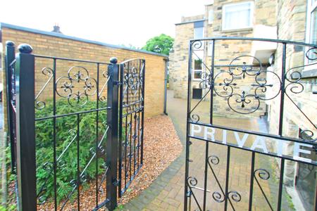 Flat Hollybank in Leeds