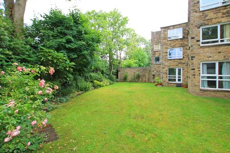 Flat Hollybank in Leeds