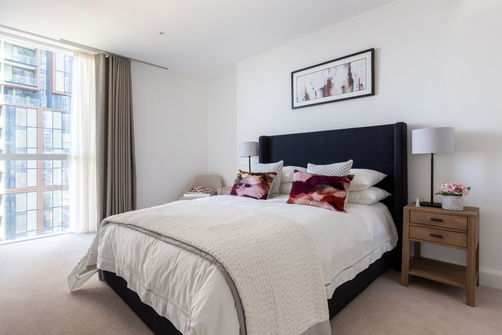 Flat Harbour Way in Greater London