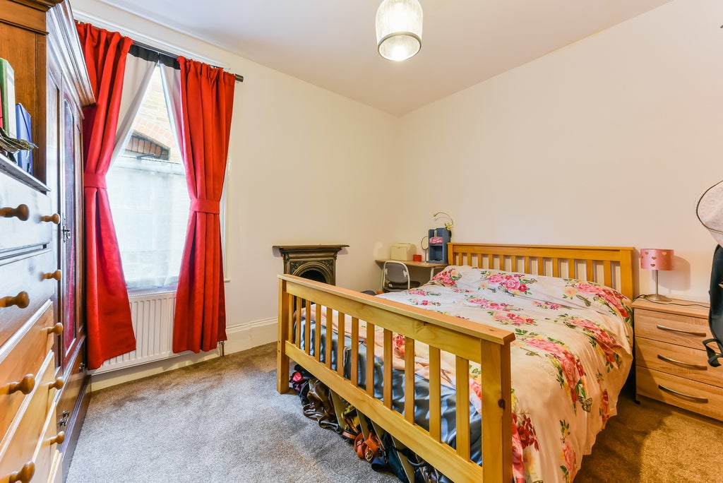 Flat Wilton Road in Greater London