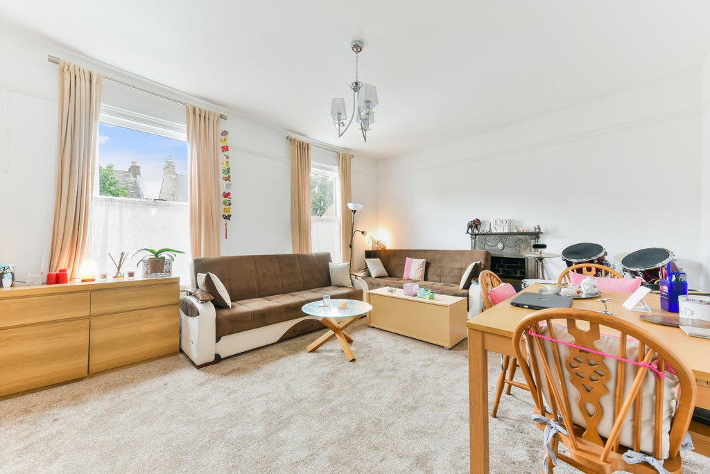 Flat Wilton Road in Greater London
