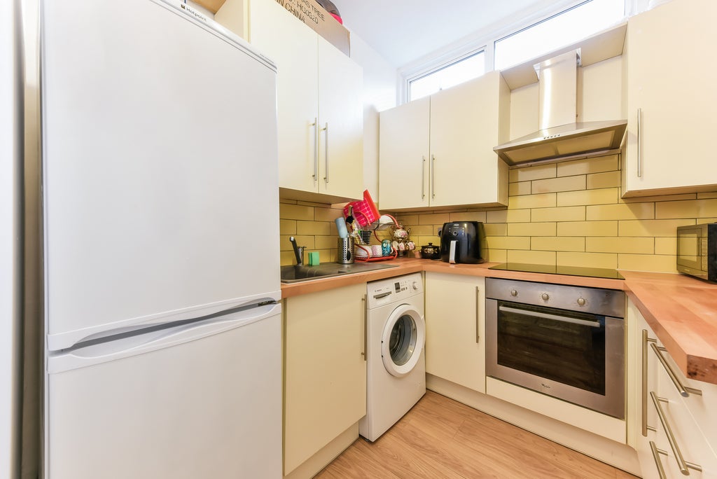Flat Wilton Road in Greater London