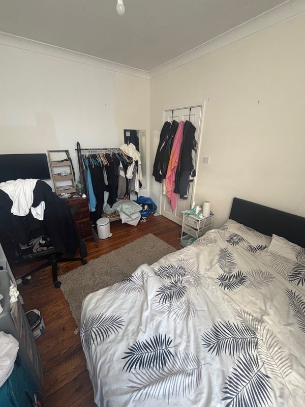 Room Hermitage Road in Greater London