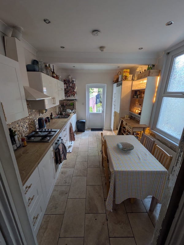 Room Hermitage Road in Greater London