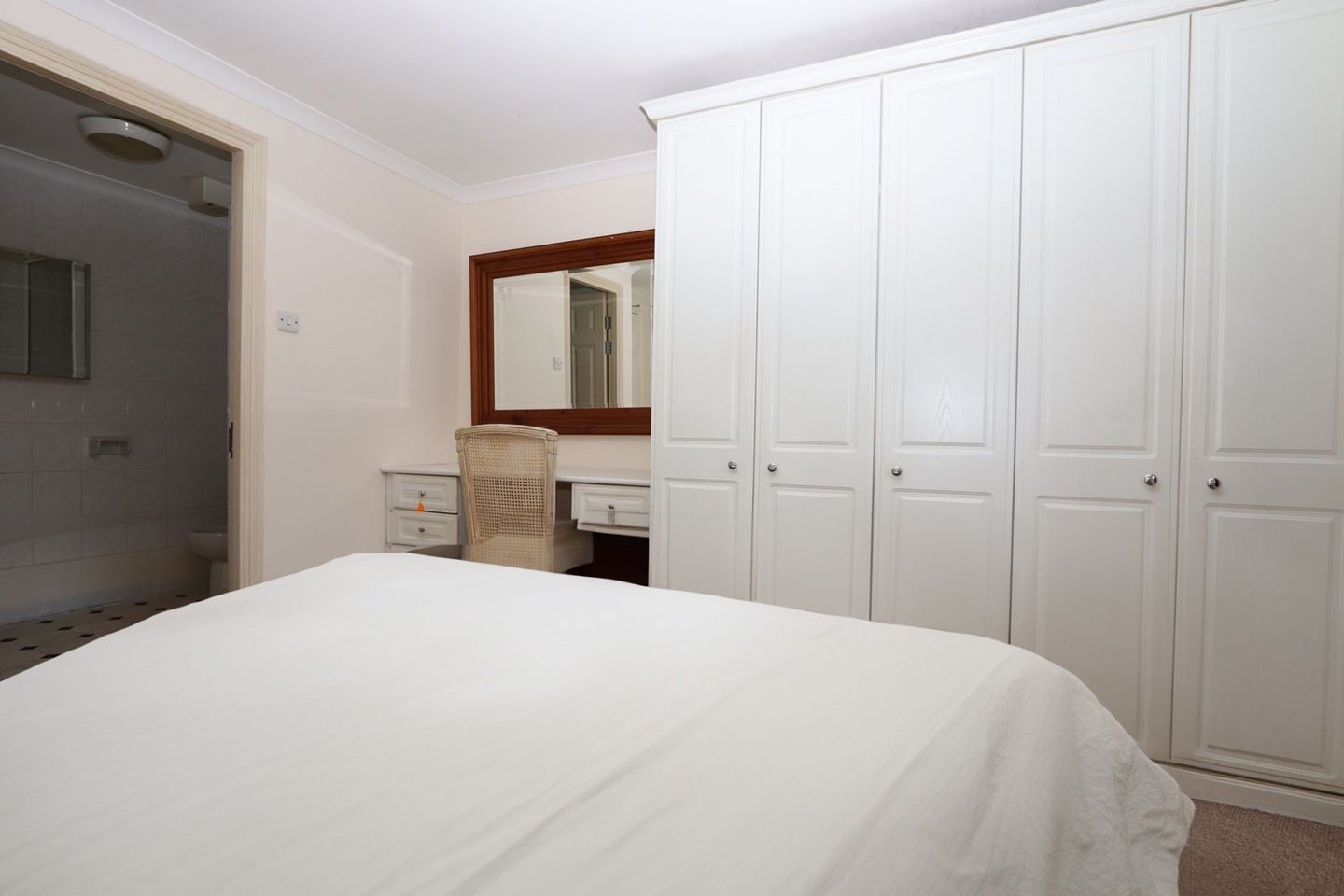 Room Marsh Wall in Greater London