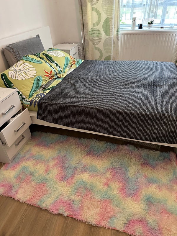 Room Mackenzie Close in Greater London