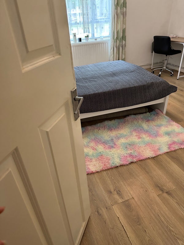 Room Mackenzie Close in Greater London