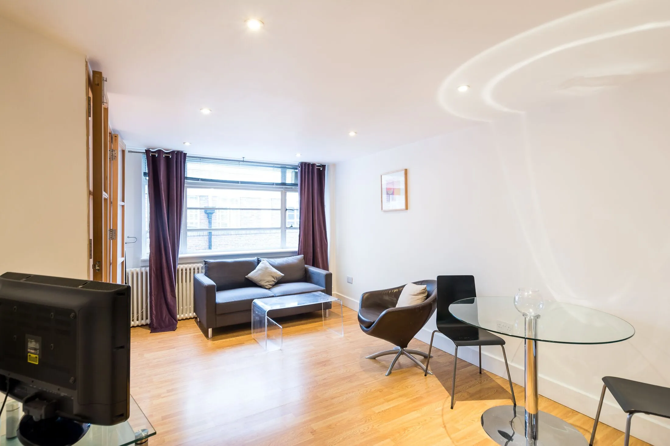 Flat Sloane Avenue in Greater London