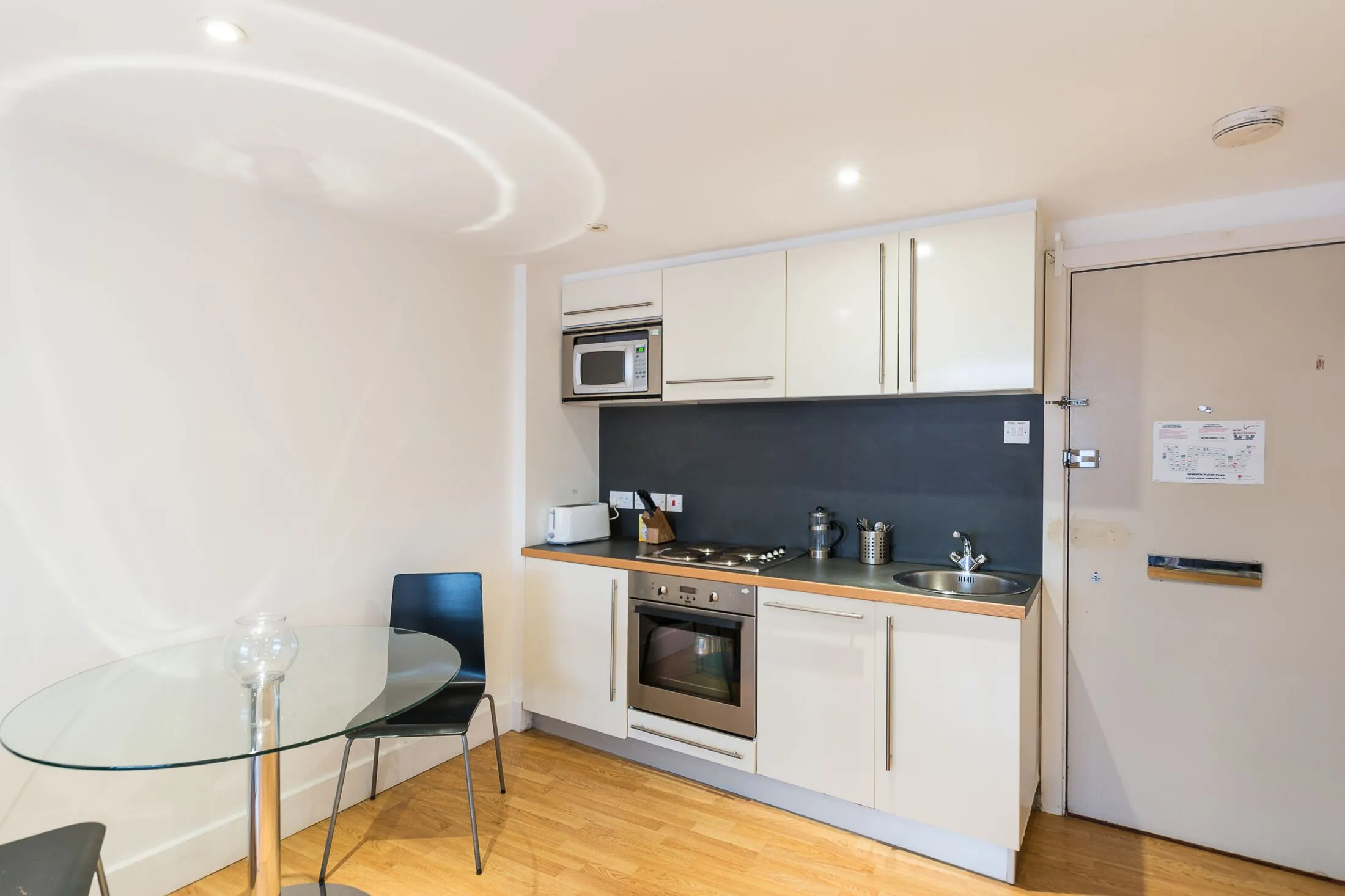 Flat Sloane Avenue in Greater London