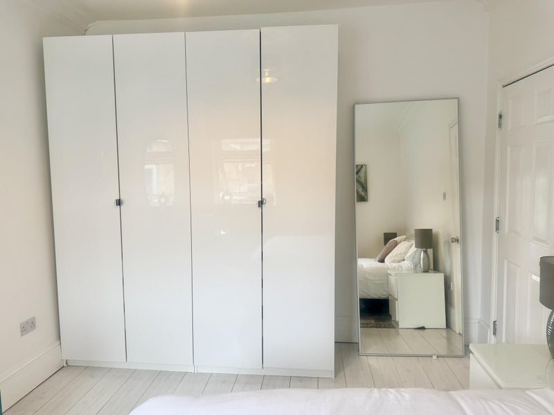 Room Salisbury Road in Greater London