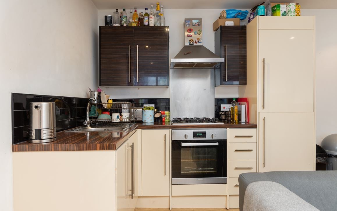Flat Coldharbour Lane in Greater London