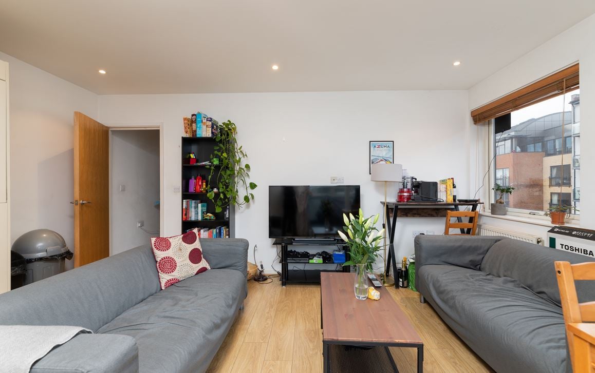 Flat Coldharbour Lane in Greater London