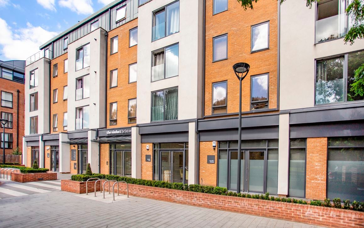 Flat Coldharbour Lane in Greater London