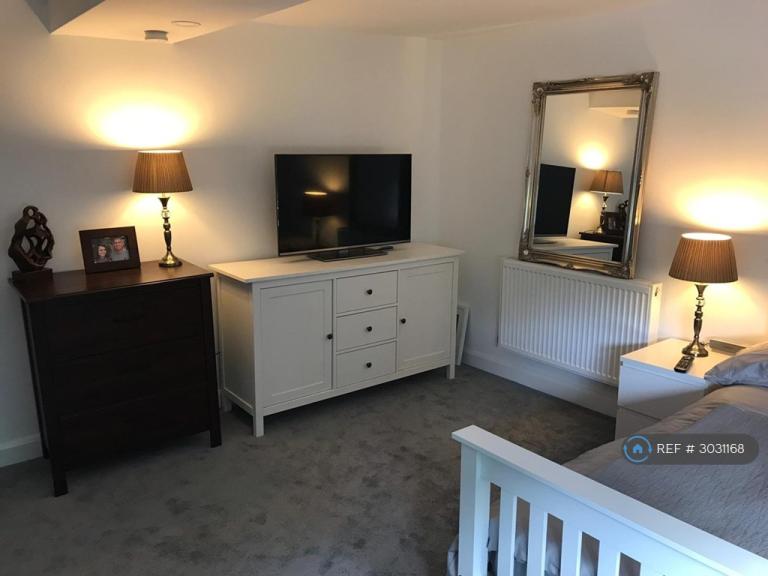 Room Main Road in Dartford