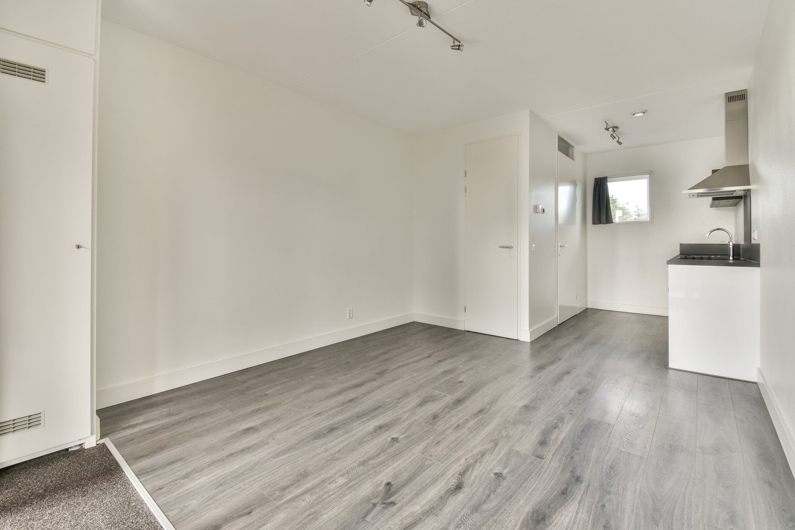 Studio te huur: Waldorpstraat 491A, 'S-Gravenhage