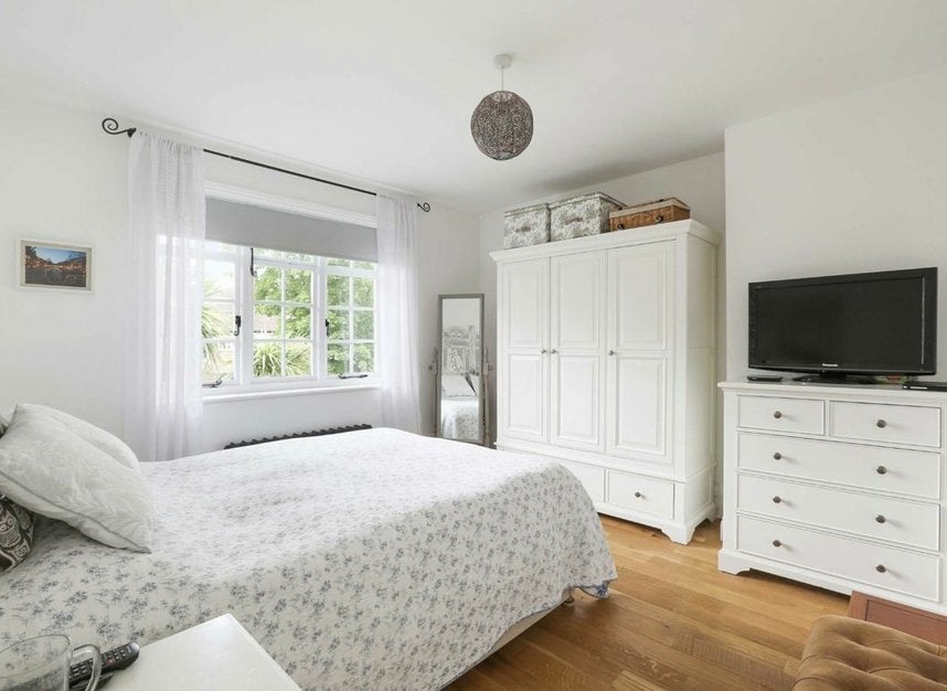 House Brentham Way in Greater London