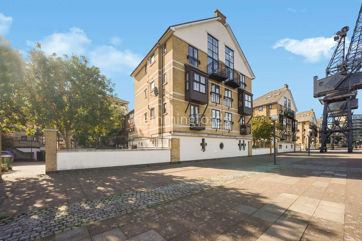 Flat De Quincey Mews in Greater London