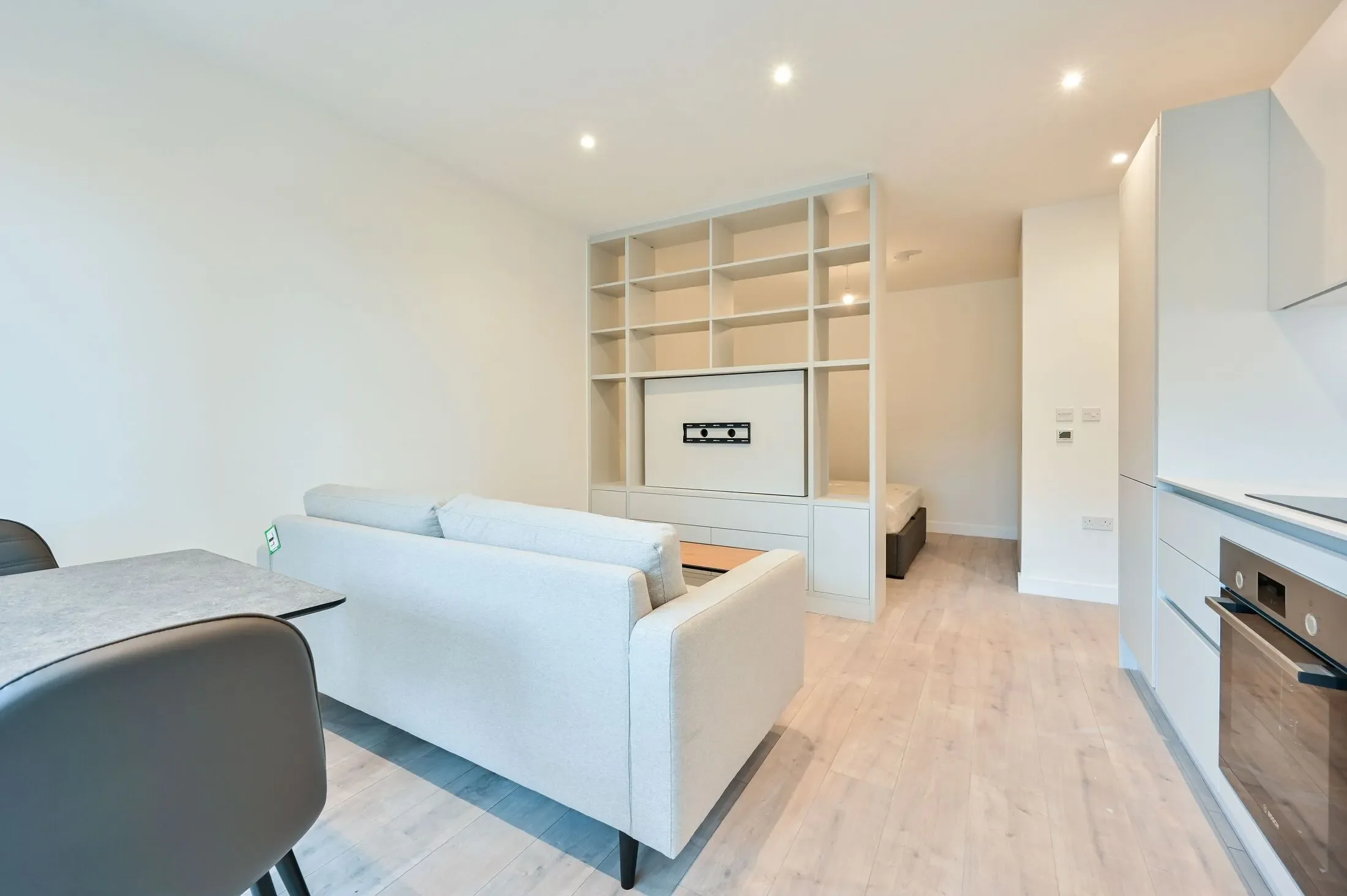 Flat Leavesden Road in Watford