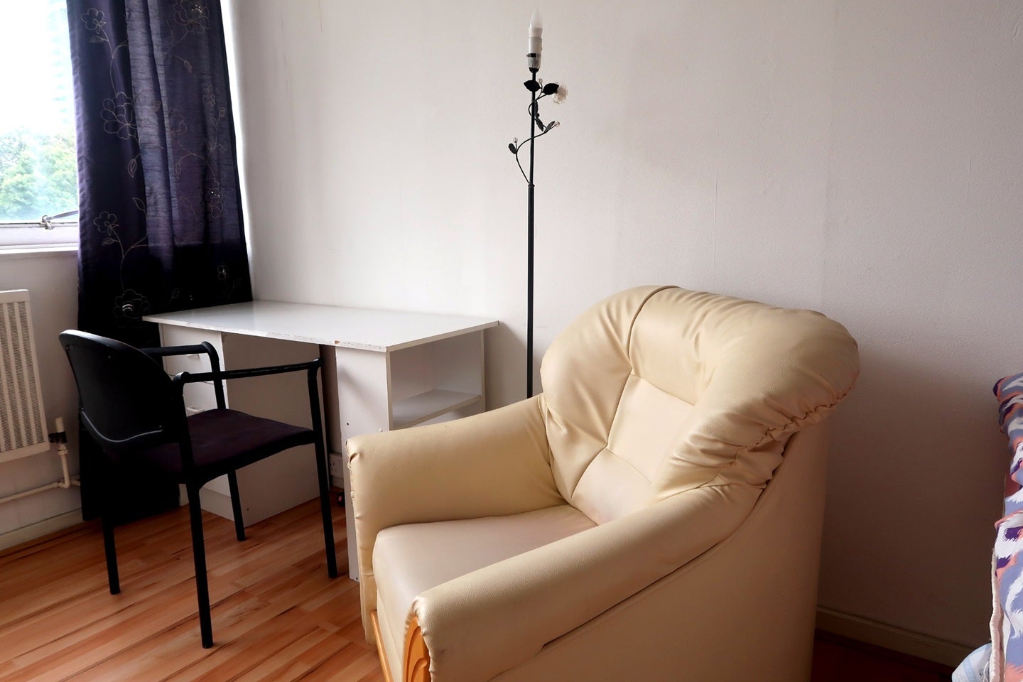Room Roland Way in Greater London