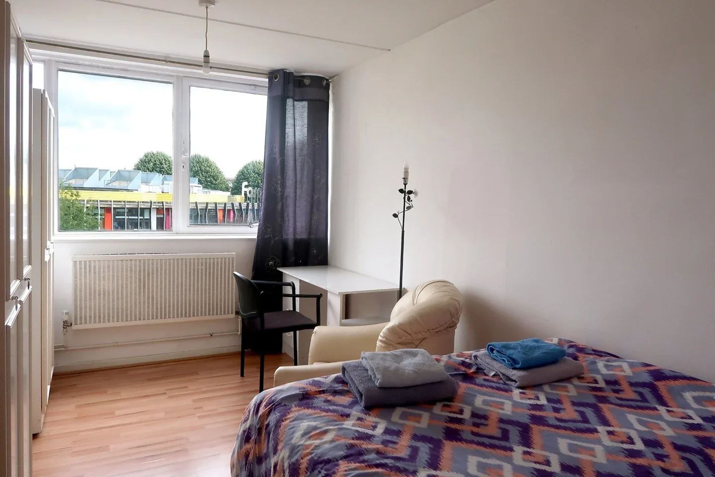 Room Roland Way in Greater London