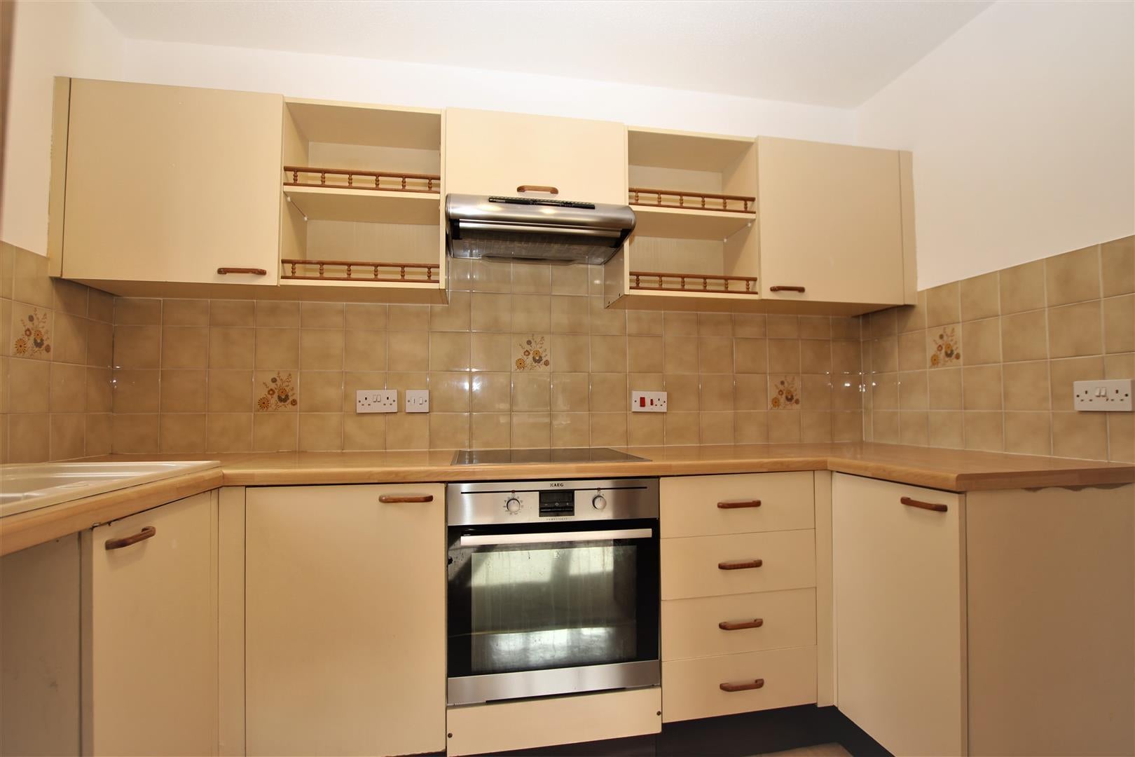 Flat Grosvenor Road in Greater London