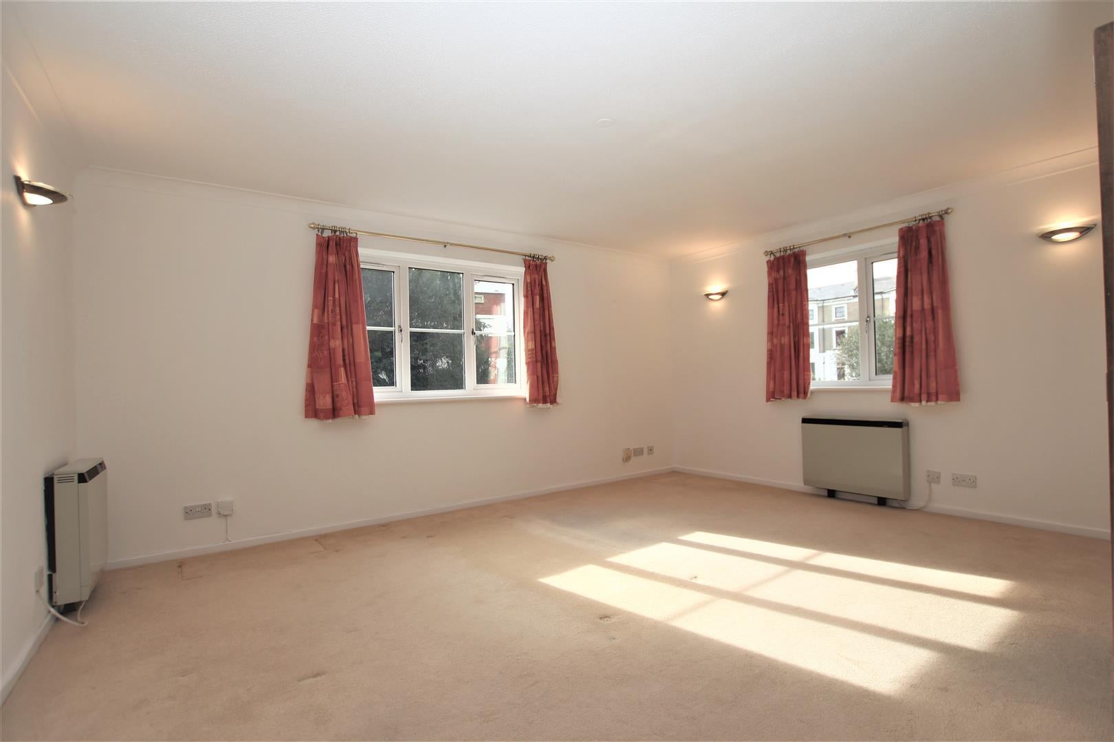 Flat Grosvenor Road in Greater London