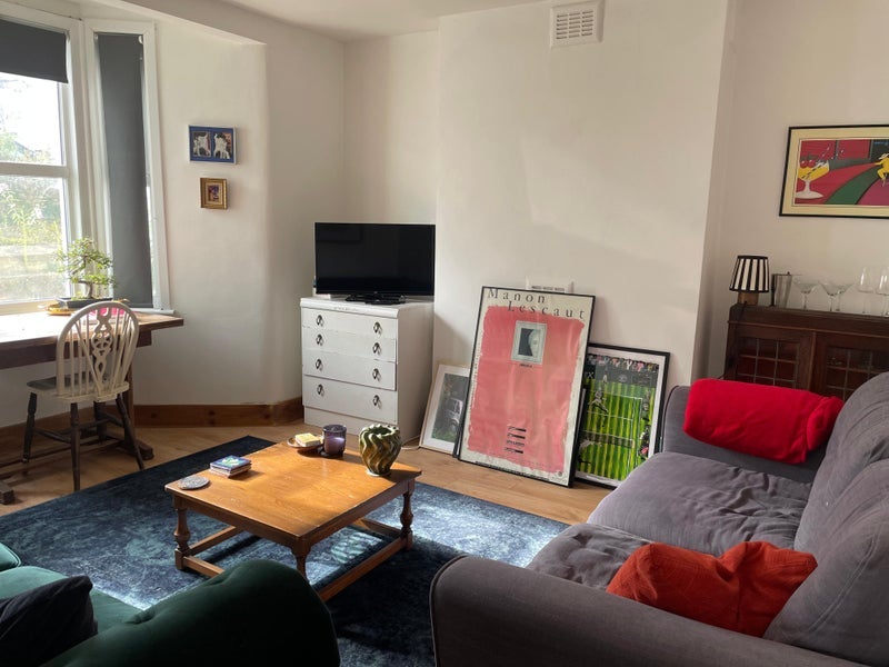 Room Powell Road in Greater London