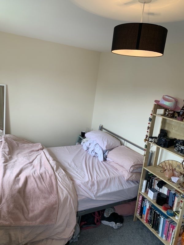 Room Yew Tree Road in Manchester
