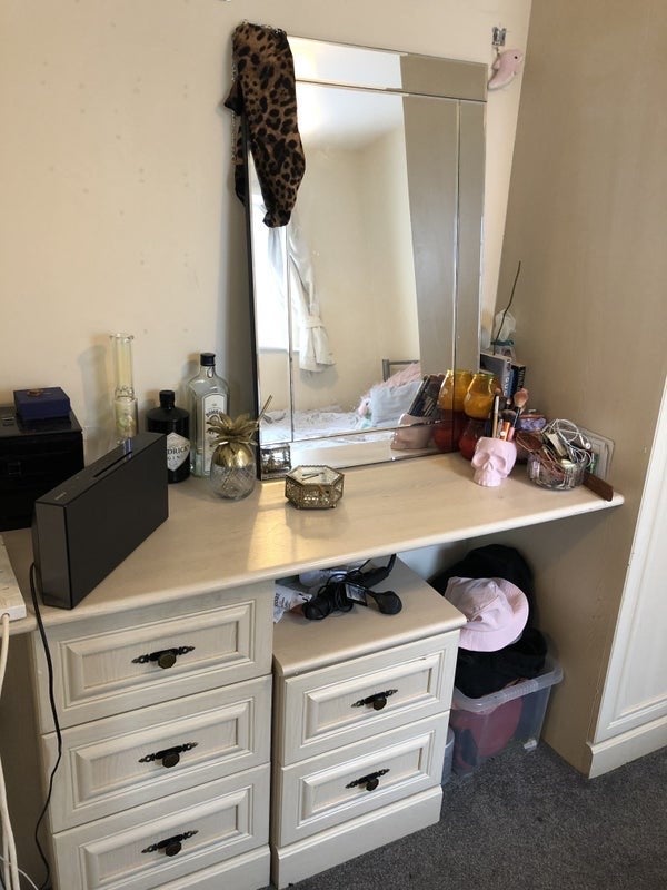 Room Yew Tree Road in Manchester