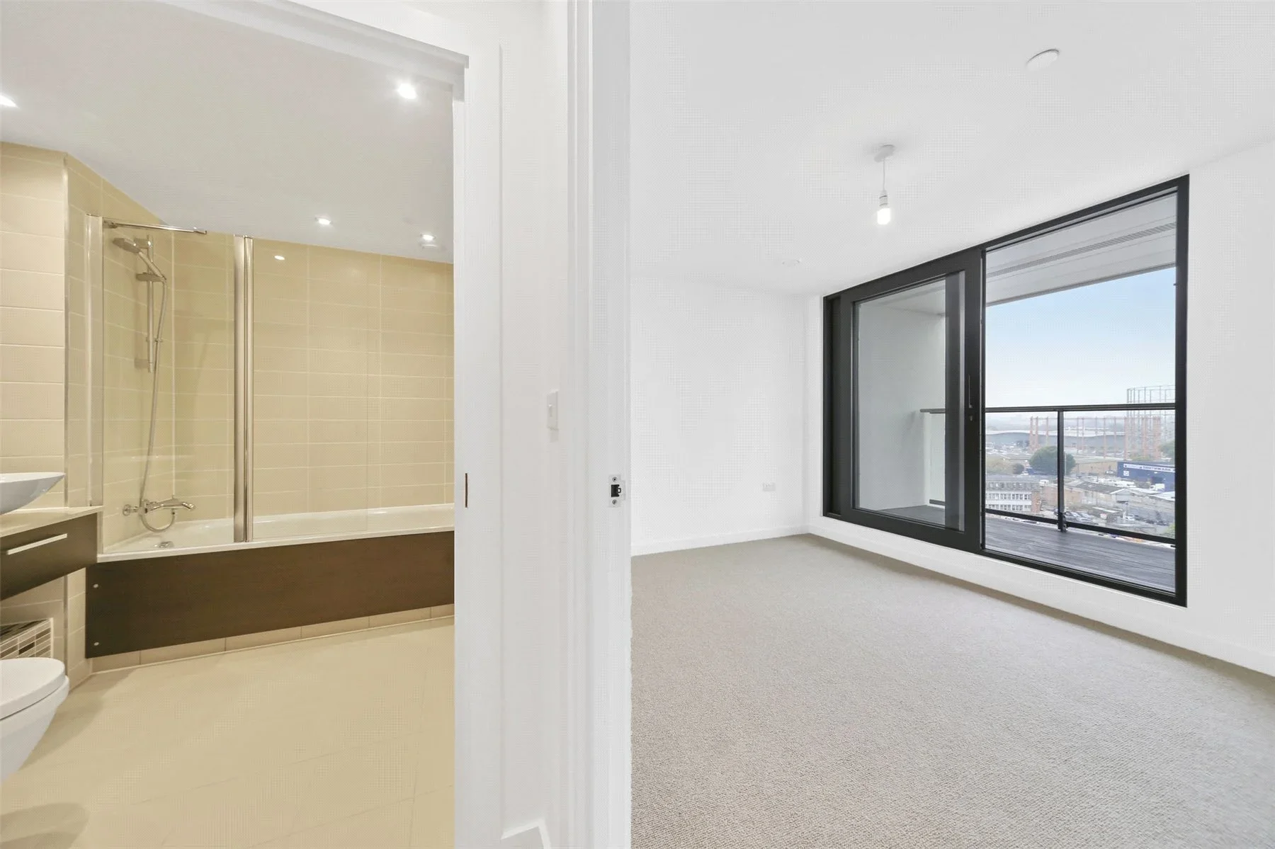 Flat Rotherhithe New Road in Greater London